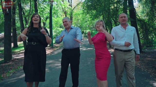 Молодожёнам