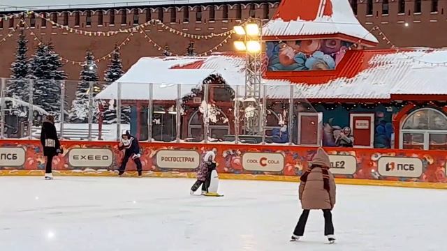 Москва Прошлогодняя новогодняя ярмарка,Гум-каток ...Moscow today...