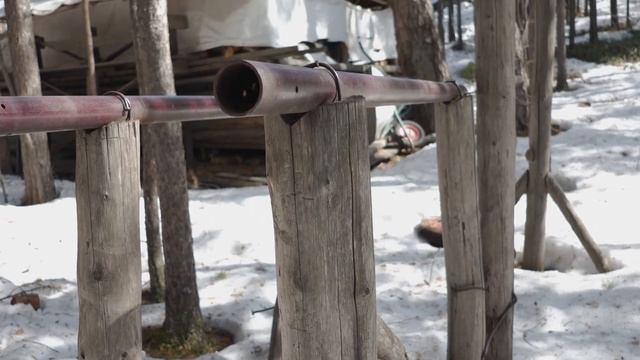 Весенний поход на избу в тайге. Пожарили мясо на садже. Полетали над тайгой. Избушечный кайф.