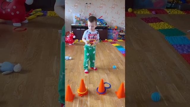 Кольцеброс, покупала на ВБ.
Детские игры.Идеи для игр с ребенком.
