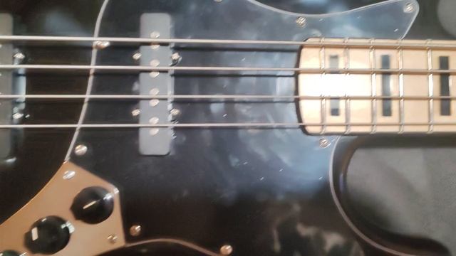 Обзор сборки китайской реплики Fender JazzBass 4 струны чёрный, гриф клён