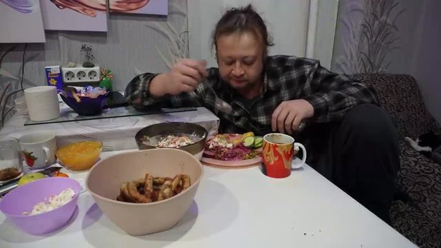 ПОСЛЕ 31 ДЕКАБРЯ ПОДЪЕДАЕМ ВСЕ САЛАТЫ ЗАКУСКИ И ГОРЯЧЕЕ ВЕЧЕРНИЙ УЖИН НА КУХНЕ ПОДВАЛ ИЛЬИЧА СЕЛО