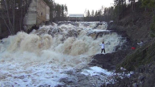 Гирвасский водопад в мае