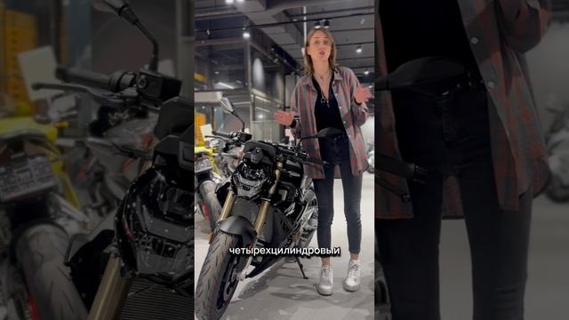 На чьей стороне ты? BMW S1000RR против Ducati Streetfighter V2?