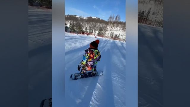 это я первый раз встал на сноуборд) второй день катания.