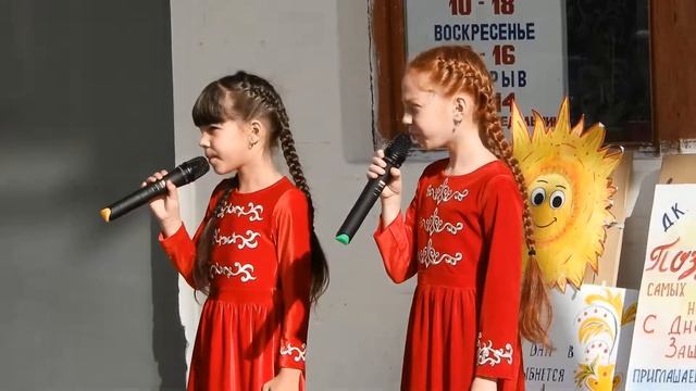 Алина и Залина Мамишевы песня "Разукрасим все планеты" пгт. Тлюстенхабль 01.06.2018г. HD качество.