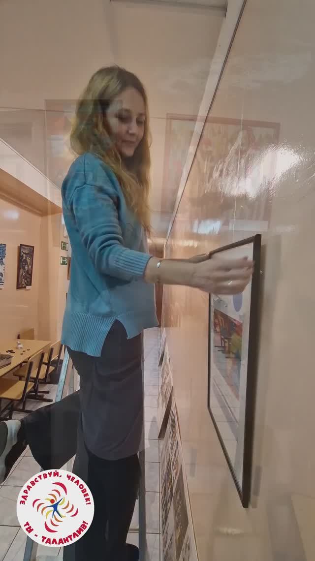 Развеска выставки СЛЕДУЙ ЗА АРХОМ