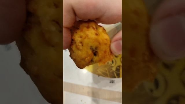 пробуем печеньку с изюмом и тыквой