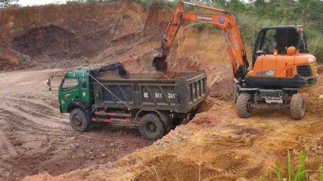 [ 7 ] 👉 ô tô chở đất vs cần cẩu siêu hay 👉 Land truck vs super cool cranes