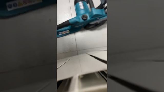 Электропилс Makita UC3041A