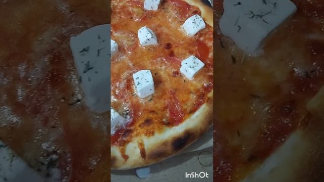 Пицца с брынзой.