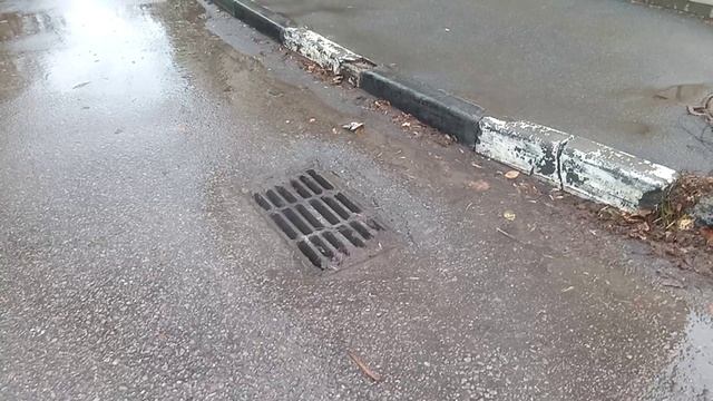 Откуда пар в стоке для воды постоянно?