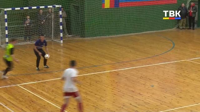14 команд, один чемпион: турнир Бердска по футзале в самом разгаре