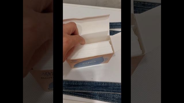 Роберт стирает пластинами