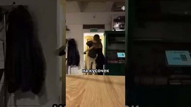 ЛОРЕНЦО СЪЕЛ ПИЦЦУ С АНАНАСАМИ 🍍