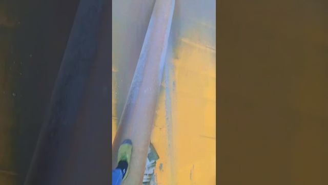 Строительство, разгрузка баржи