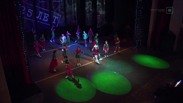 Супер зажигательный танец"Ягодка Малинка " от Victoria