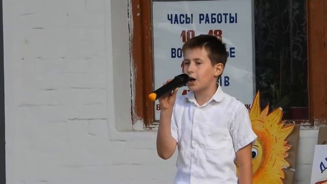 Хакуз Ринат песня "Детство" пгт. Тлюстенхабль 01.06.2018г. HD качество.