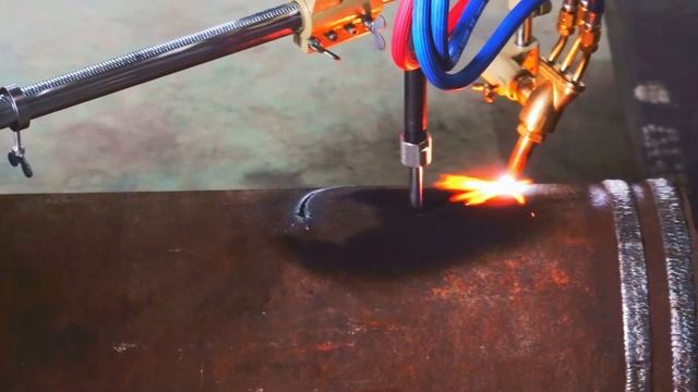 Газорезательная машина для вырезки отверстий в трубах