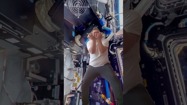 Улетай со мною в облака , в руке твоя рука , побудь ещё со мно  #рекомендации #музыка #подпишись
