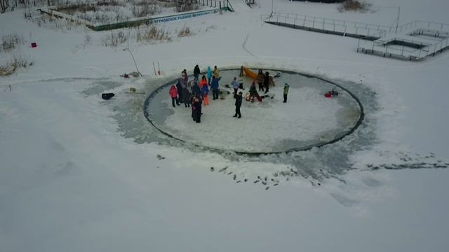 Гридин Павел крутит льдину