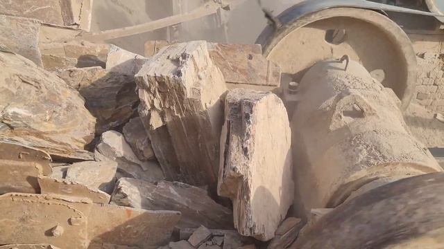 Строительсто, очередное дробление щебёнки