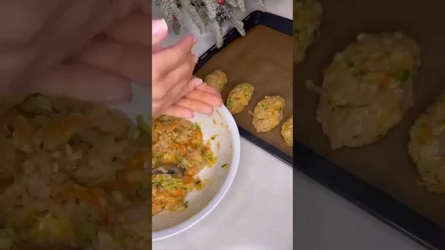 Готовим куриные котлеты с овощами
