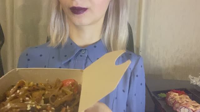 Первые Вкусы: Ем Воки с Овощами и Креветками | Bite Bliss Chronicles