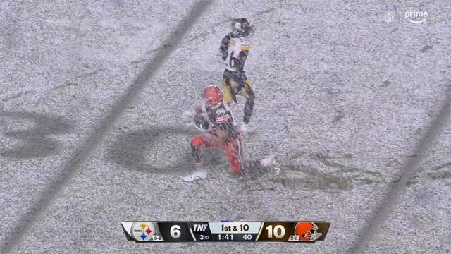 Blake Whiteheart juggles 29-yard high-point pass in the snow