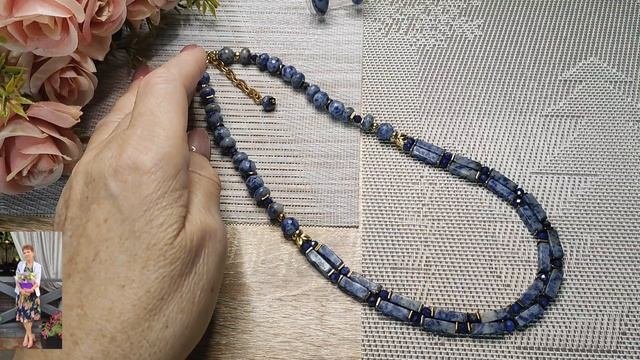 Содалит и украшение из этого прекрасного камня.   #авторскиеукрашения  #кольеручнойработы
