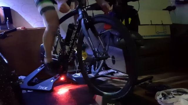 Tacx Neo color change by power load