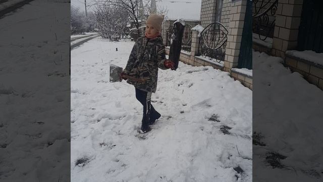 Выпал первый снег)