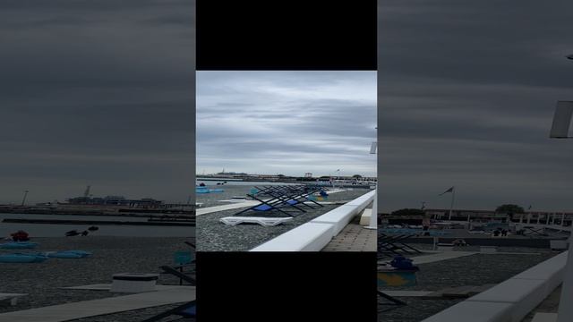 Люди купаются в ноябре