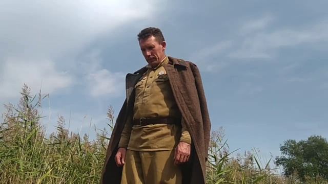Марк Бернес. Враги сожгли родную хату.  Куда теперь идти солдату.