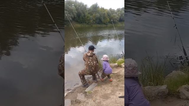 напугала папу на рыбалке  #shorts