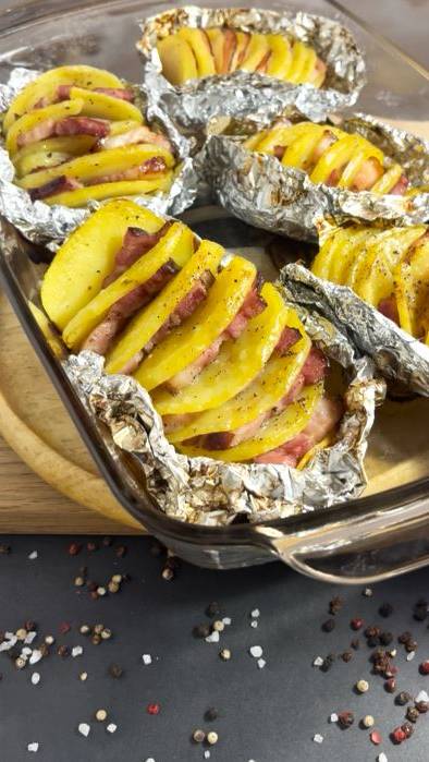 ВКУСНАЯ КАРТОШКА быстро и просто, с грудинкой (салом)
Рецепт вкусной картошки.