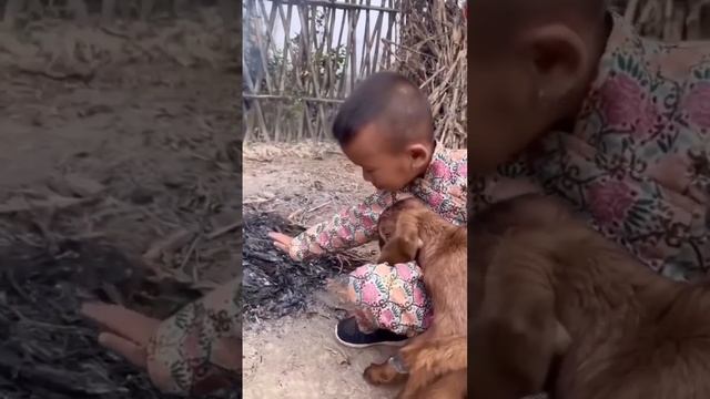 🙏Мальчик согревает козленка.

Сколько же доброты в этом ребенке!