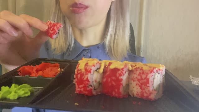 Тестирую роллы из доставки: Чука и Калифорния | Bite Bliss Chronicles