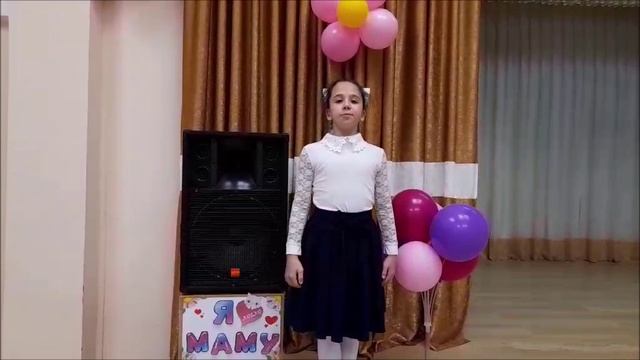 Стихотворение "Женщина с ребёнком на руках"