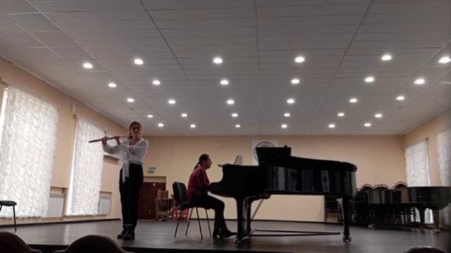 М. Мошковский  Испанский танец №2 
Стоялова Дарья (флейта)