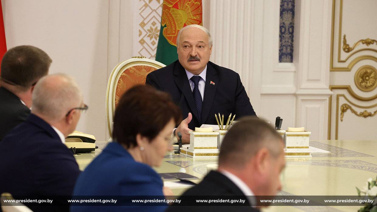 "Я даже не ожидал, что так будет". Лукашенко оценил уже собранные более 1,5 млн подписей