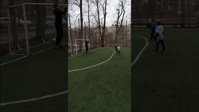 Удары головой по воротам. #soccerkids #футбол #футболдети #football #fooballkids #soccerball