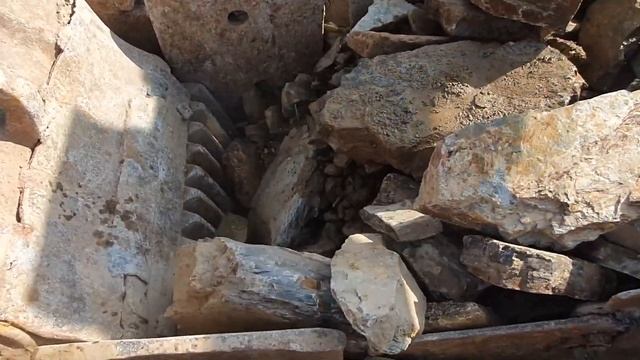 Строительство, дробление щебёнки