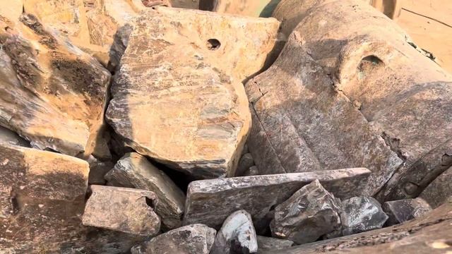 Строительство, дробление щебёнки