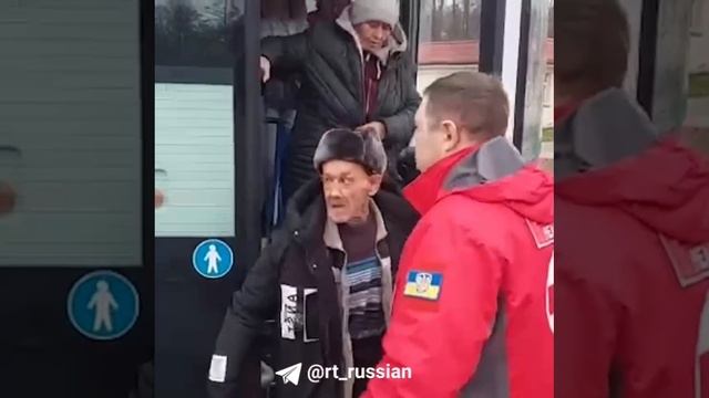 В результате переговоров В Россию вернулось 46 гражданских лиц захваченных противником во время ...