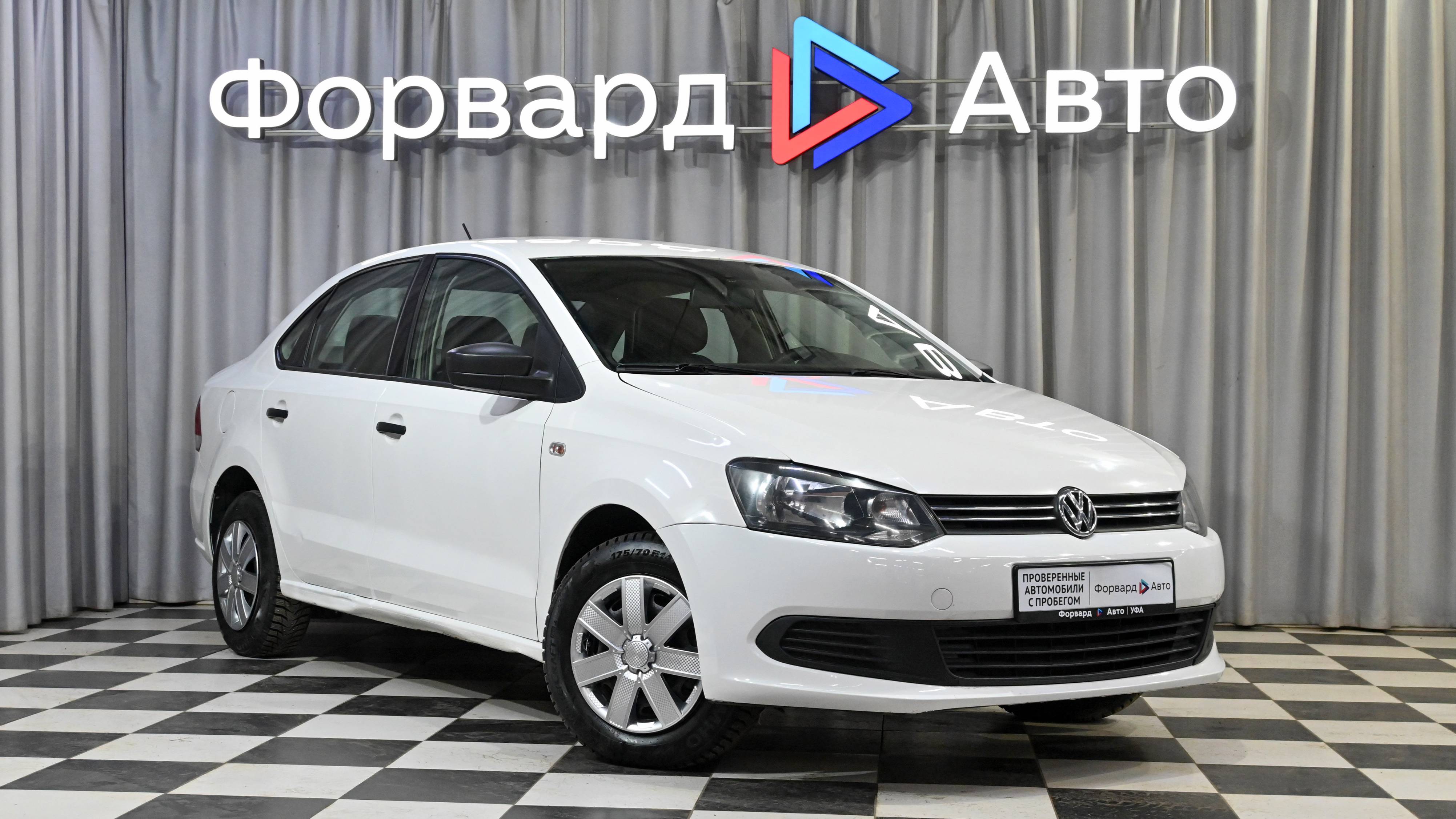 Volkswagen Polo (2013) 03371
