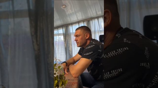 Расскажите ему, что простой витрум работает так же.