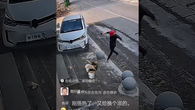 Просто какое-то нереальное везение

Нужно было бежать за лотерейным билетом