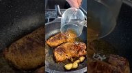 ГОВЯЖИЙ СТЕЙК СО СЛИВОЧНЫМ СОУСОМ