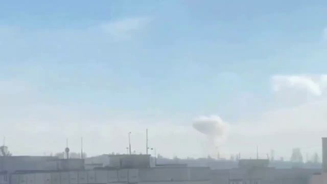 Один из сегодняшних ракетных прилетов в Днепропетровске.  Противник сообщает, что били по промзо...